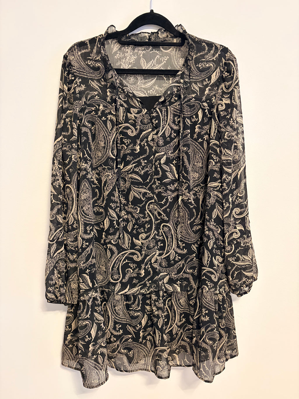 Zara Kleid mit Paisleymuster schwarz weiß langarm Gr.