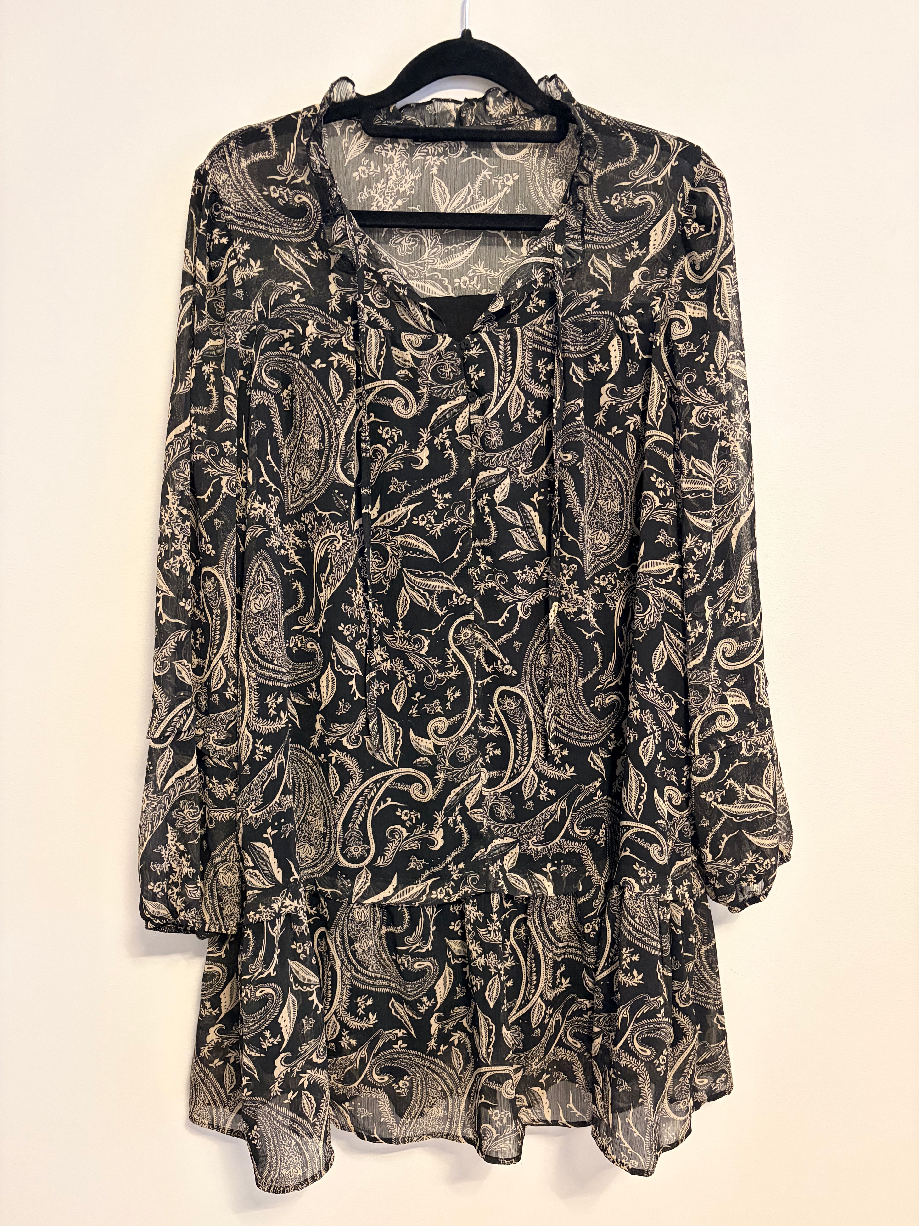 Zara Kleid mit Paisleymuster schwarz weiß langarm Gr.