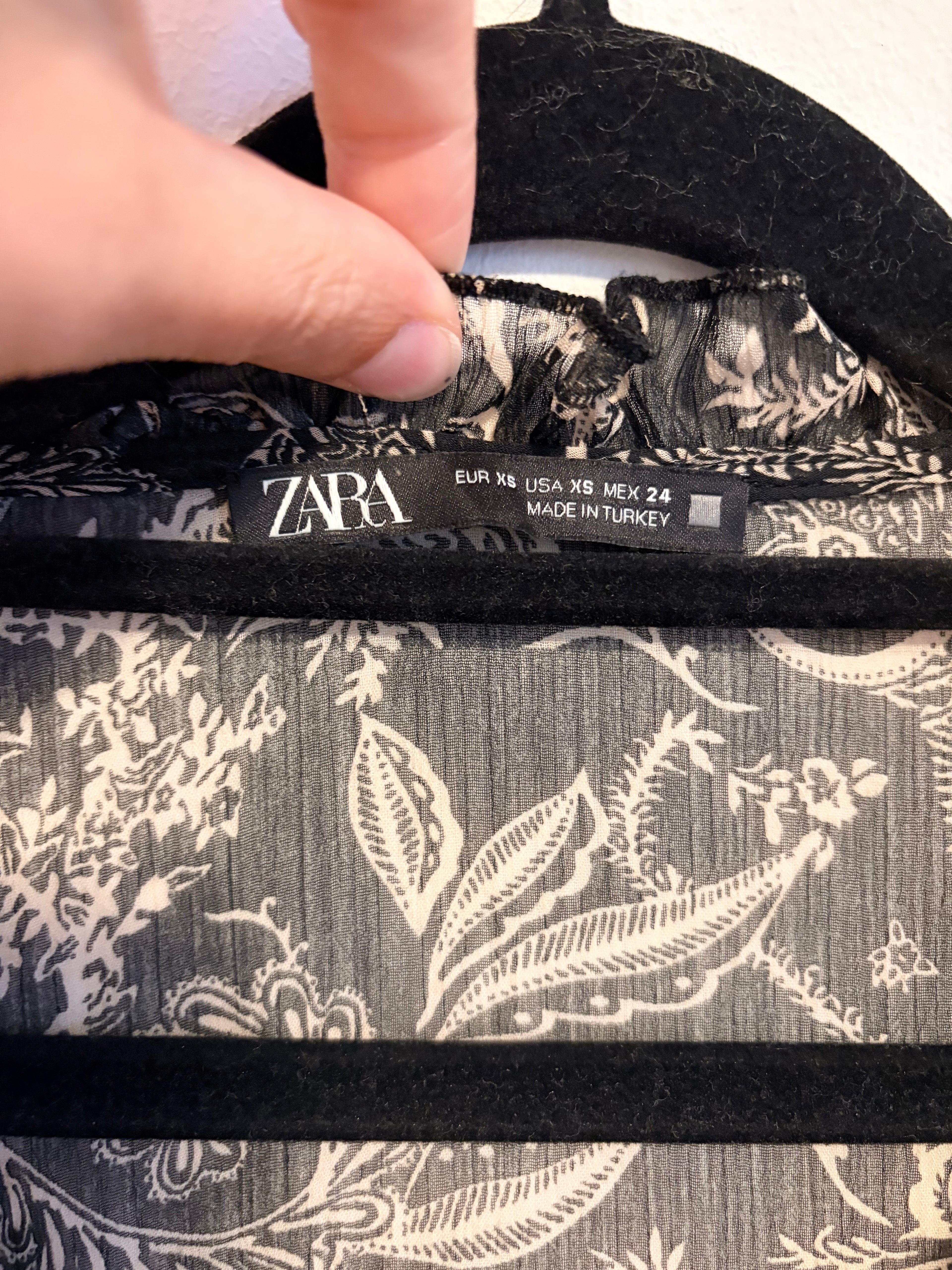 Zara Kleid mit Paisleymuster schwarz weiß langarm Gr.