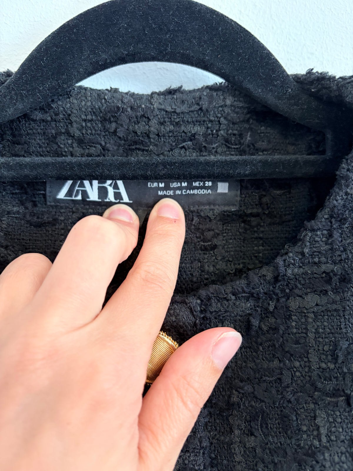 Zara Blouson Boucléjacke  schwarz mit goldenen Knöpfen Fransen  Damen Gr. M