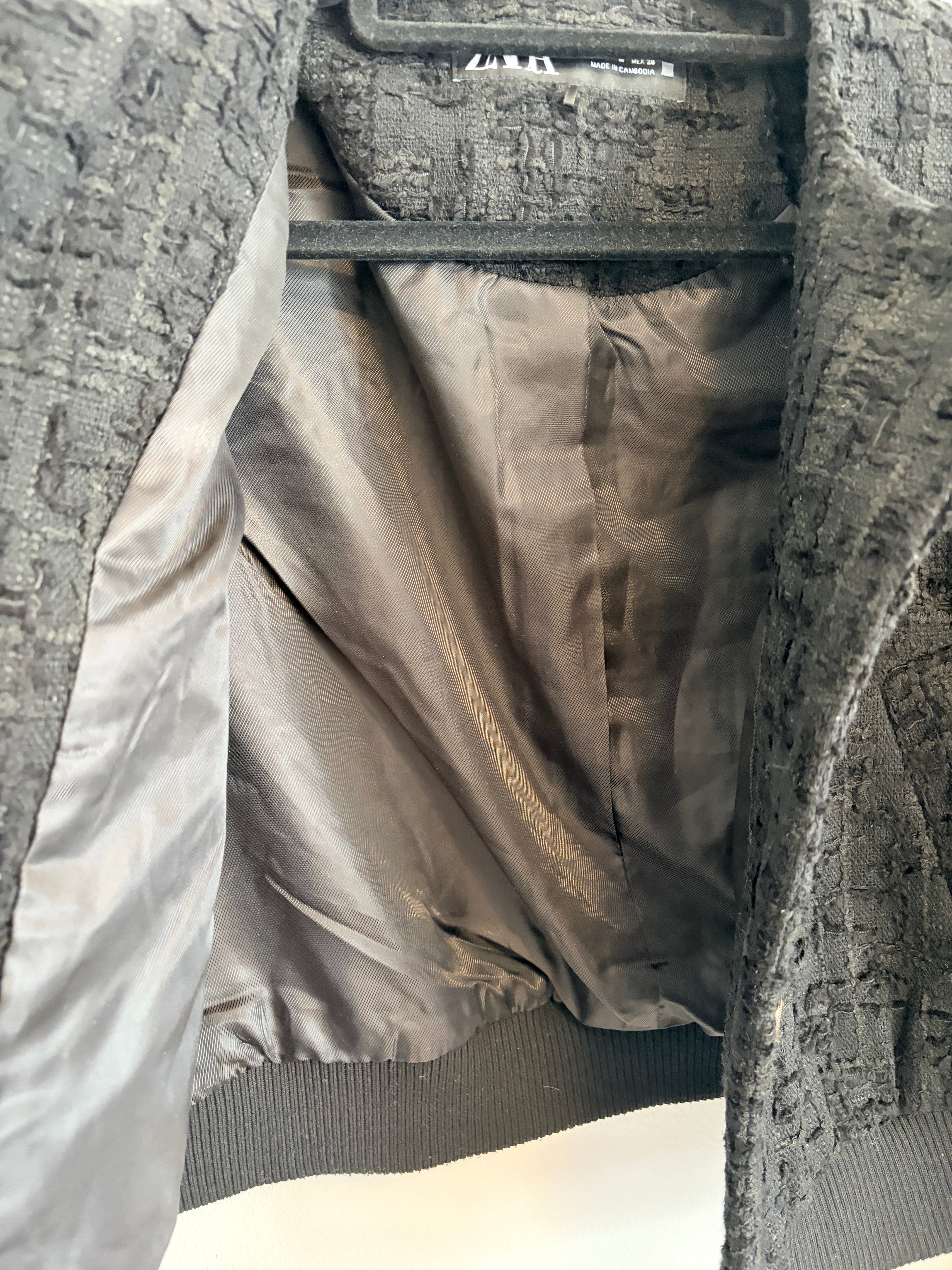 Zara Blouson Boucléjacke  schwarz mit goldenen Knöpfen Fransen  Damen Gr. M