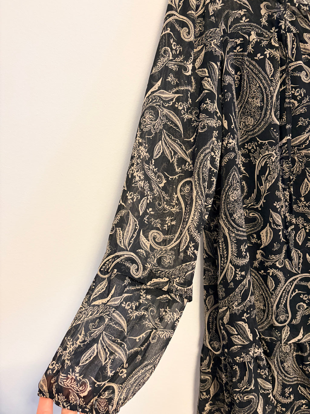 Zara Kleid mit Paisleymuster schwarz weiß langarm Gr.