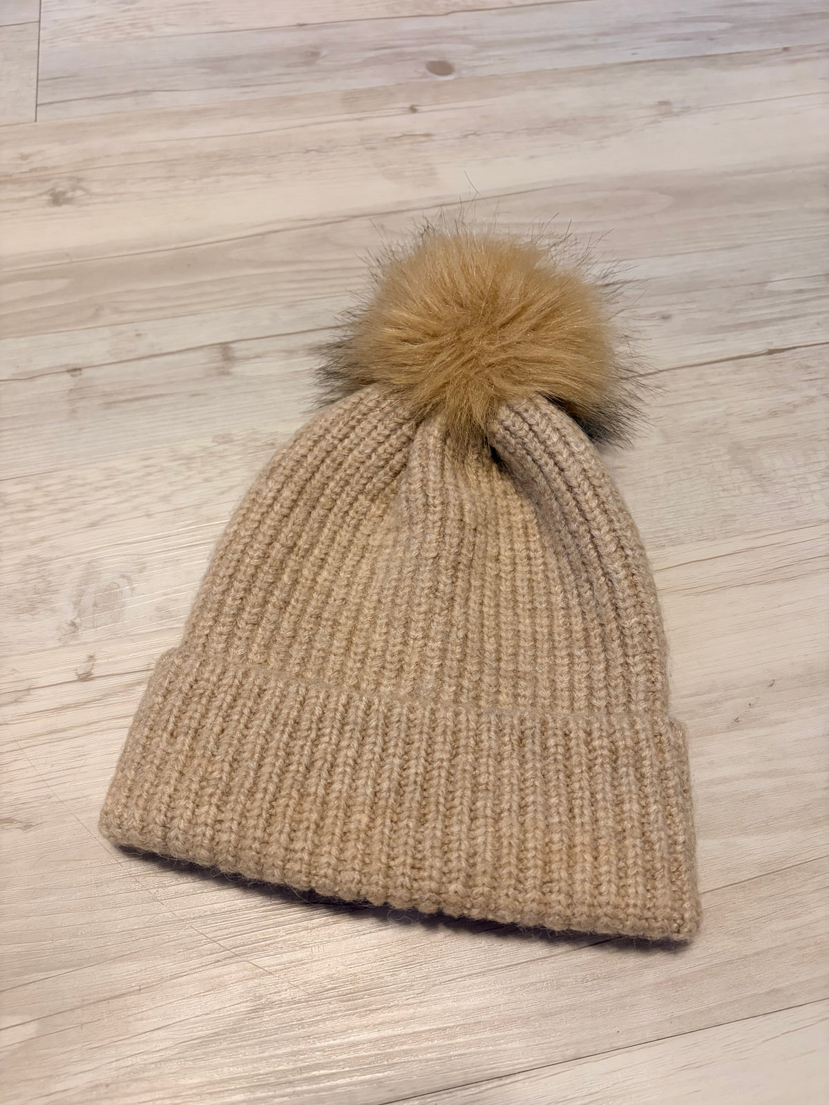 Zara Wintermütze beige Fellbömmel Gr. M Damen
