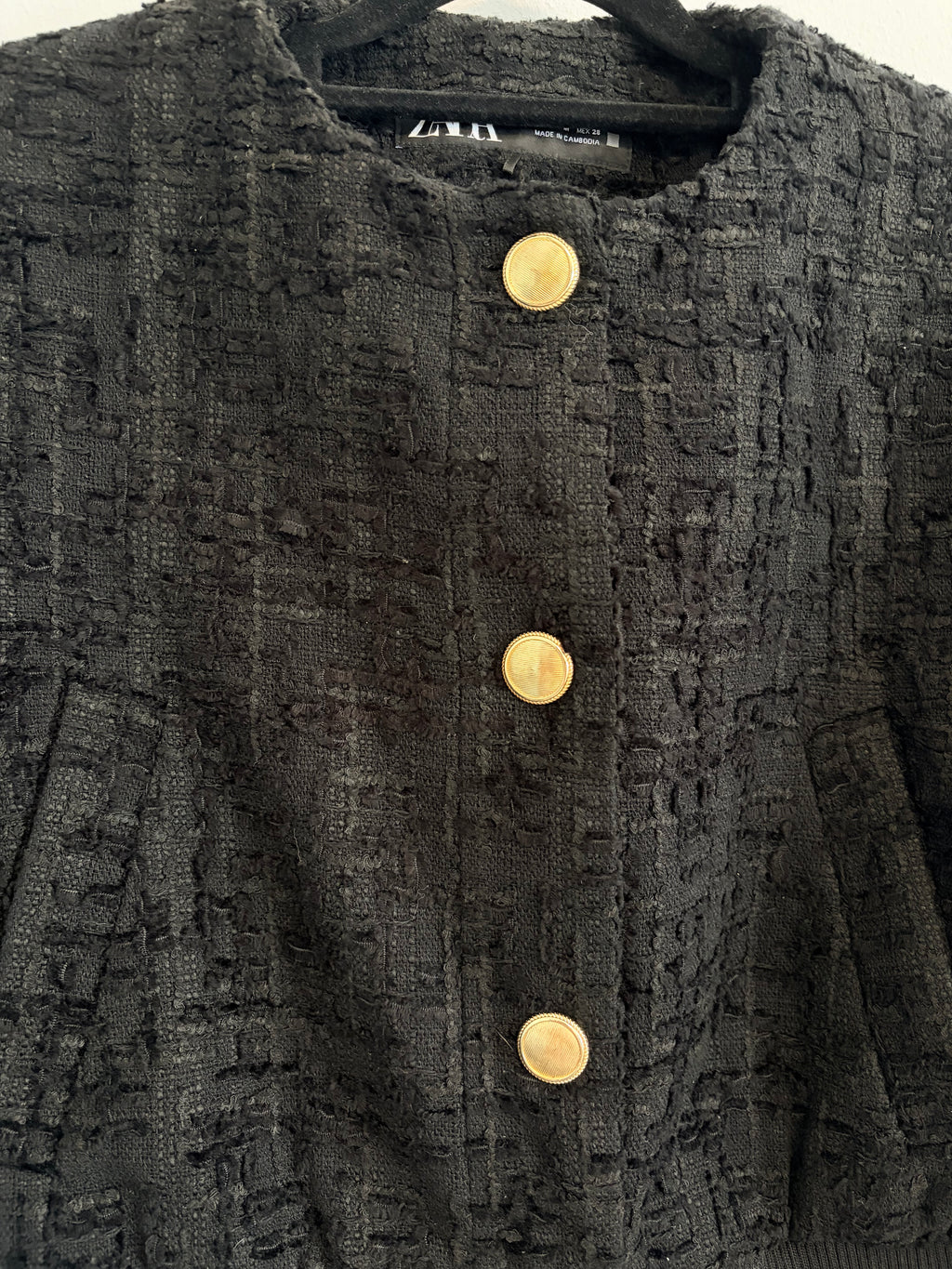 Zara Blouson Boucléjacke  schwarz mit goldenen Knöpfen Fransen  Damen Gr. M