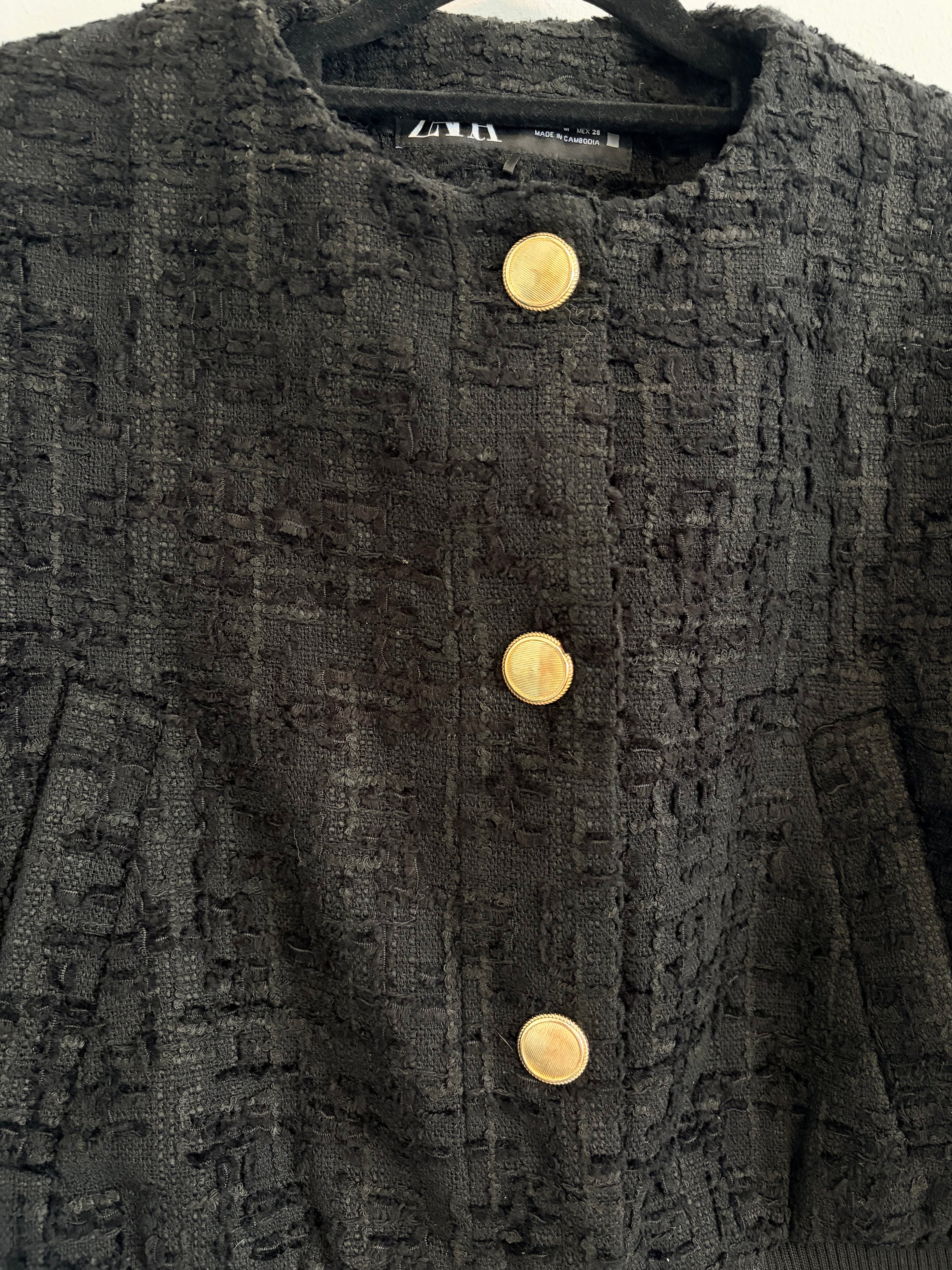 Zara Blouson Boucléjacke  schwarz mit goldenen Knöpfen Fransen  Damen Gr. M