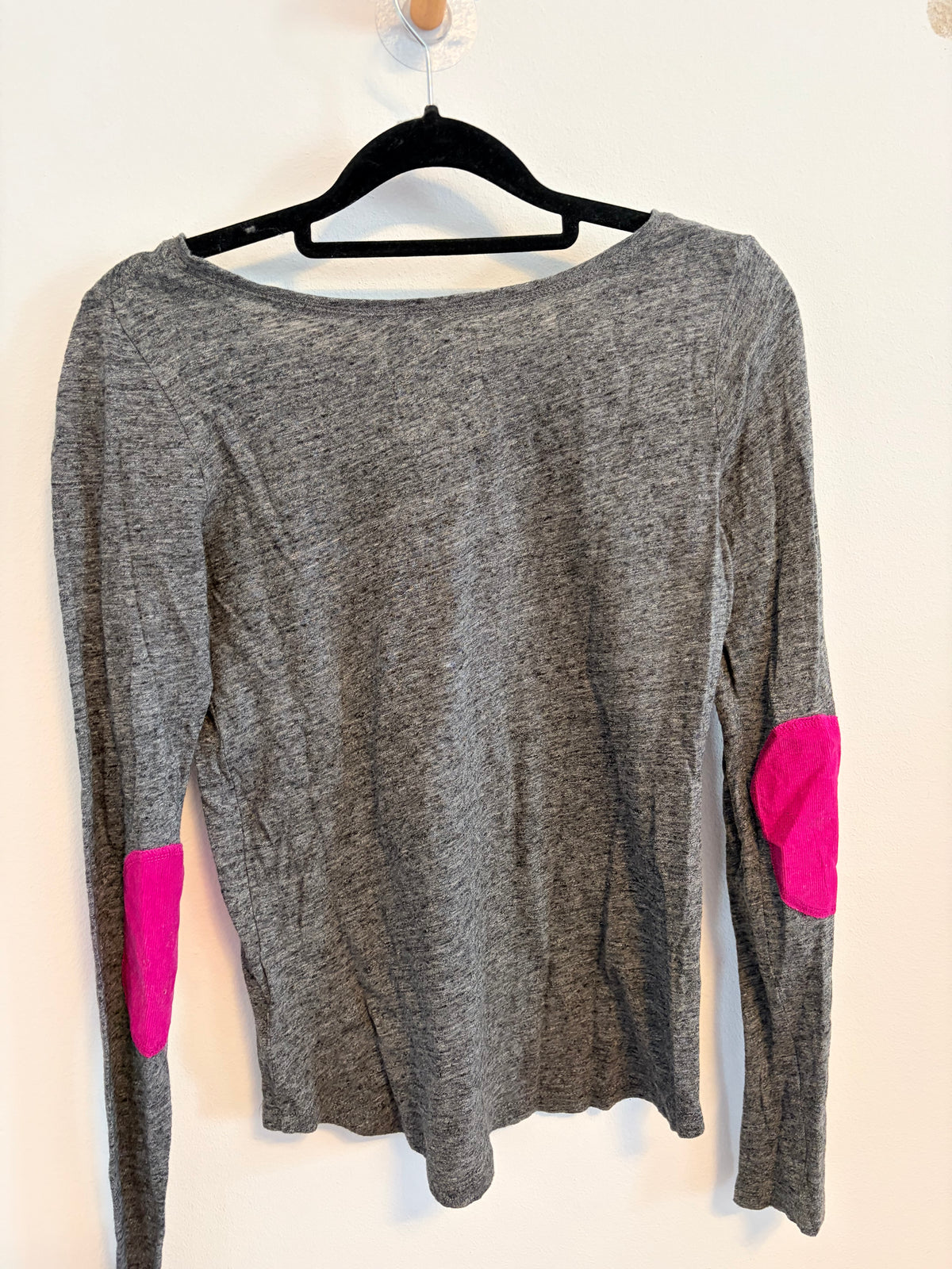H&M L.O. G.G Longsleeve grau mit Cordpatches pink Gr. XS Damen