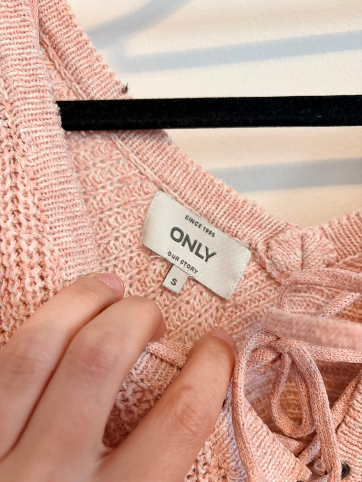 Only Strickpullover Grobstrick mit Schnürung rosa V Auschnitt Gr. S