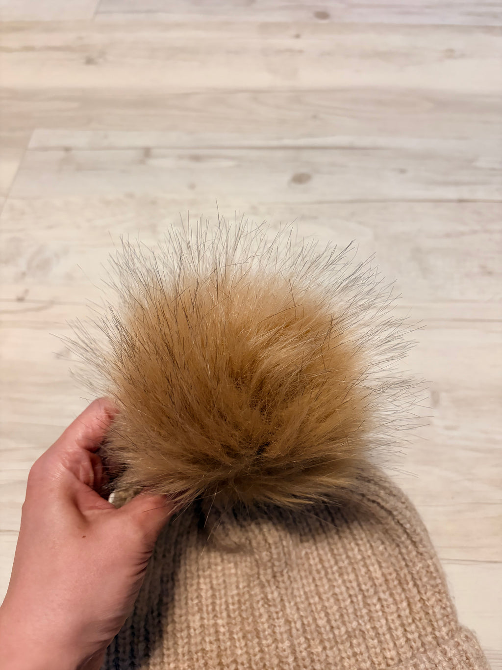 Zara Wintermütze beige Fellbömmel Gr. M Damen