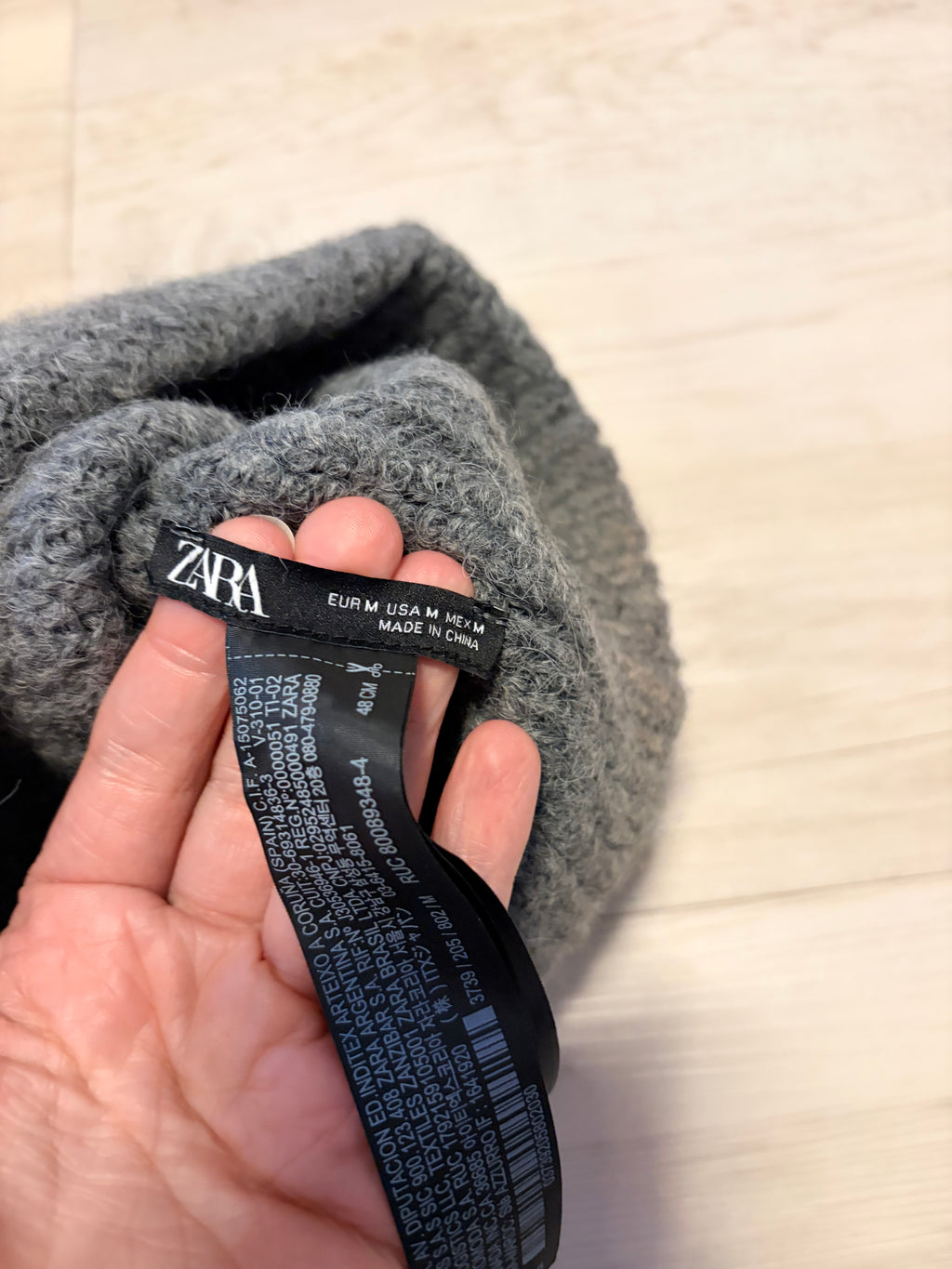 Zara Wintermütze mit Fellbömmel Gr. M grau
